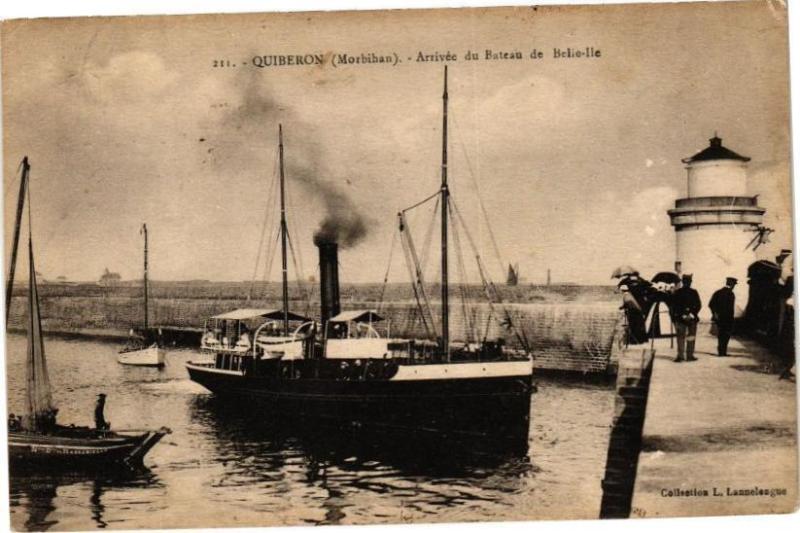 Carte postale ancienne Quiberon - Arrivée du Bateau de Belle-Ile à Quiberon