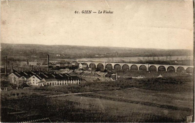 Carte postale ancienne Gien-Le Viaduc
