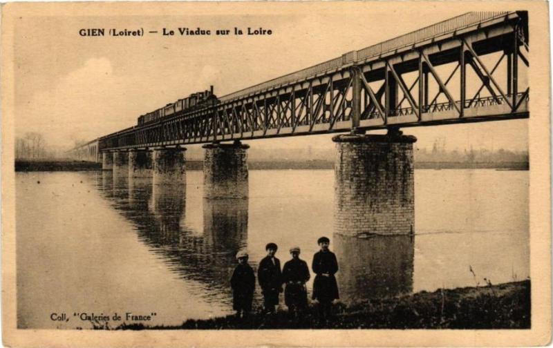 Carte postale ancienne Gien-Le Viaduc sur la Loire