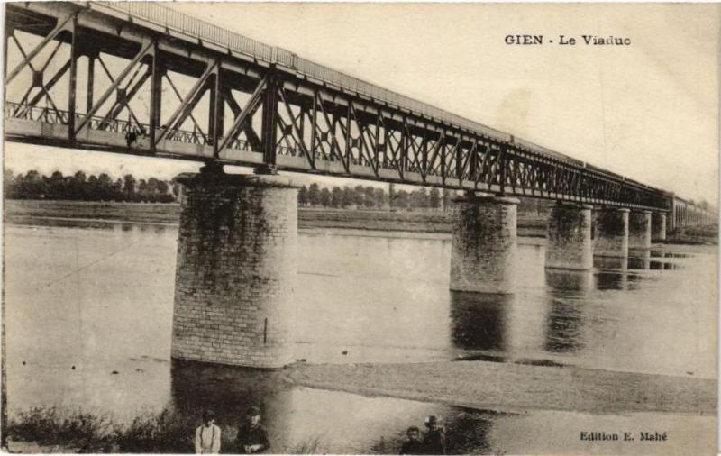 Carte postale ancienne Gien-Le Viaduc