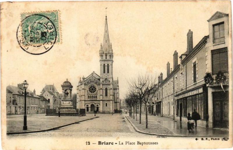 Carte postale ancienne Briare-La Place Bapterosses à Briare