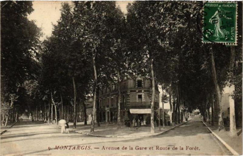 Carte postale ancienne Montargis - Avenue de la Gare et Route de la Foret à Montargis