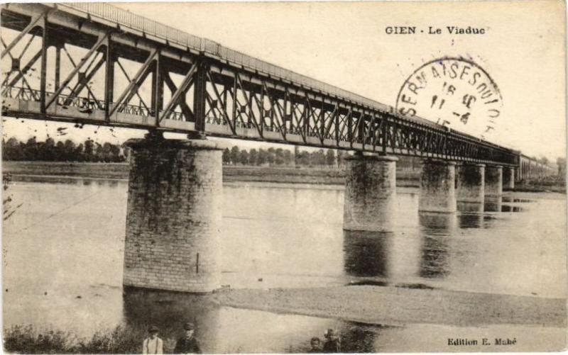 Carte postale ancienne Gien-Le Viaduc