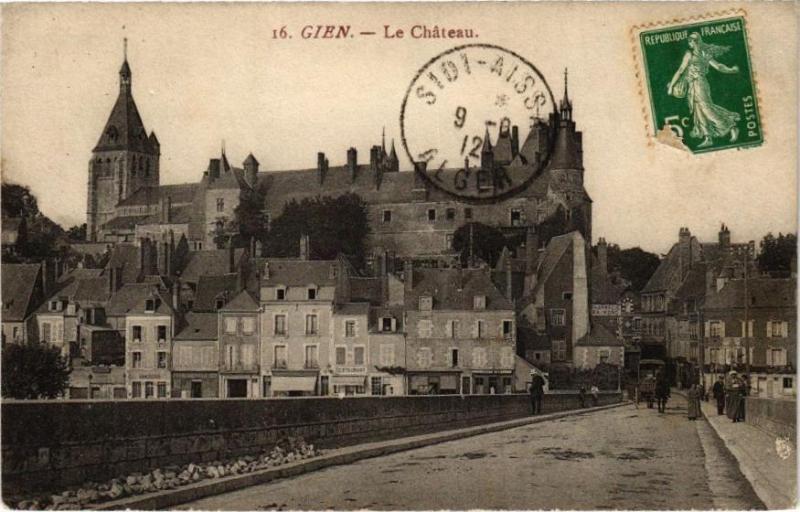 Carte postale ancienne Gien - Le Chateau à Gien