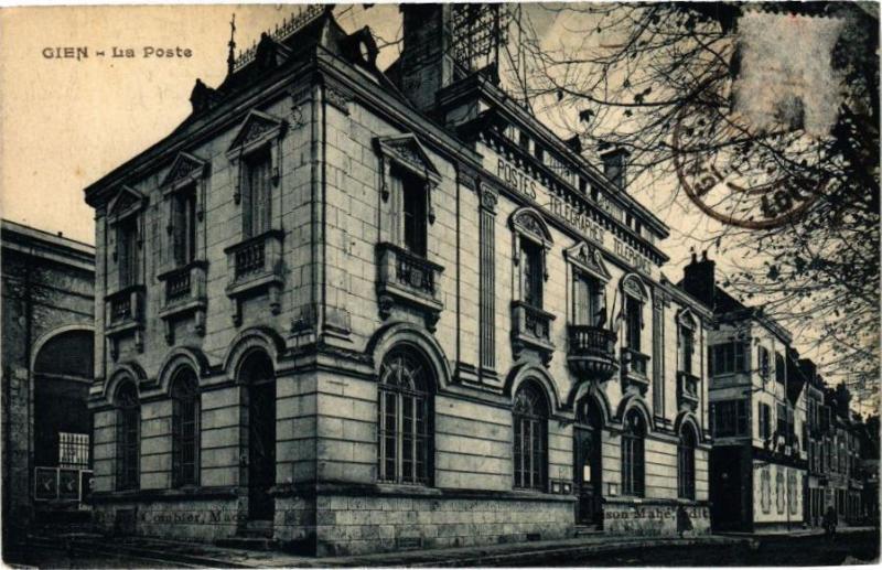 Carte postale ancienne Gien - La Poste à Gien