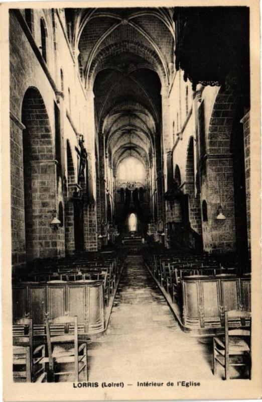 Carte postale ancienne Lorris - Interieur de l'Eglise à Lorris