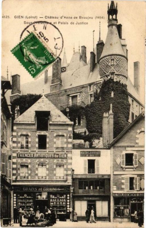 Carte postale ancienne Gien - Chateau d'Amme de Beaujeu à Gien