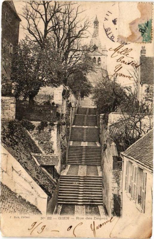 Carte postale ancienne Gien - Rue des Degres à Gien