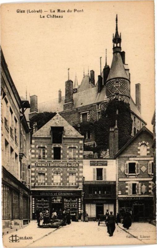 Carte postale ancienne Gien - La rue du Pont à Gien