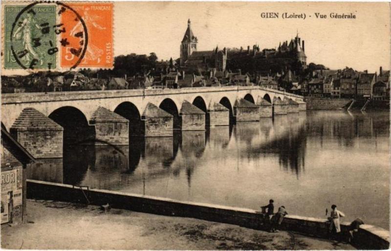 Carte postale ancienne Gien - Vue générale à Gien