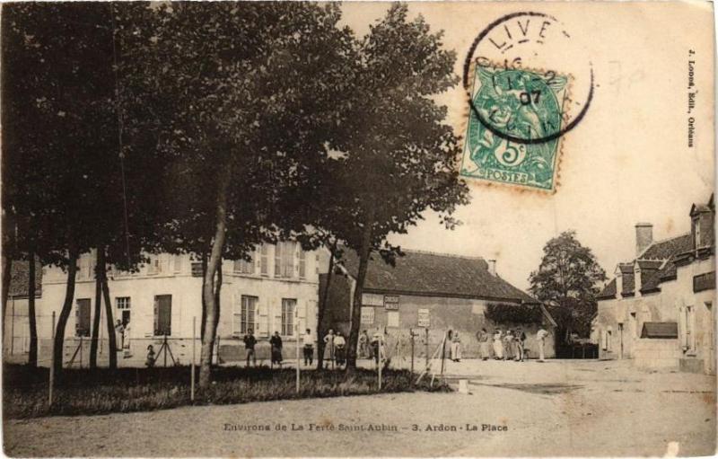 Carte postale ancienne Env. de la Ferte-Saint-Aubin - Ardon - La Place à Ardon
