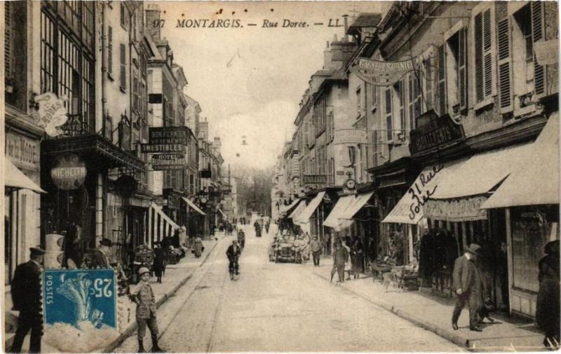 Carte postale ancienne Montargis - Rue Dorée à Montargis