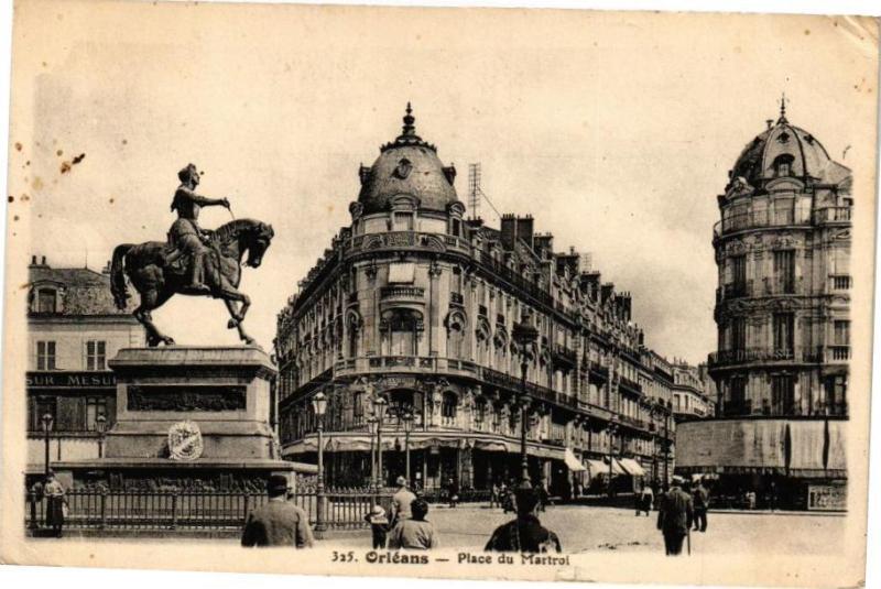 Carte postale ancienne Orleans-Place du Martroi