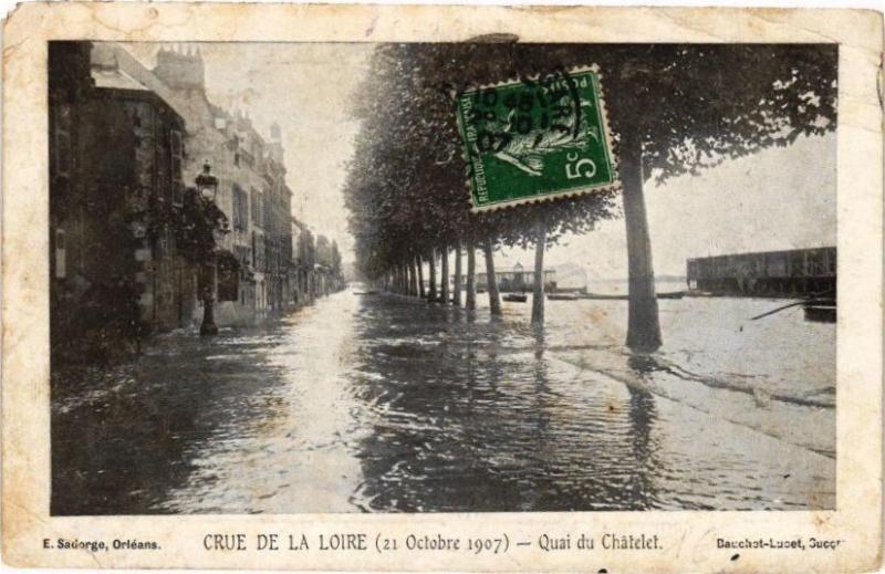 Carte postale ancienne Crue de la Loire-Quai du Chatelet