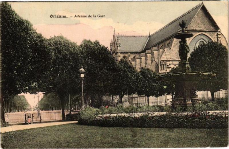 Carte postale ancienne Orleans - Avenue de la Gare à Orléans