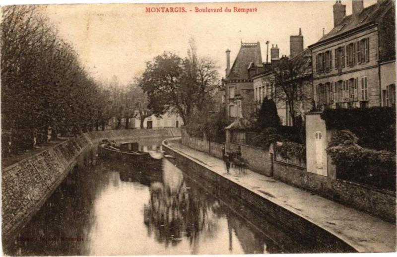 Carte postale ancienne Montargis - Boulevard du Rempart à Montargis