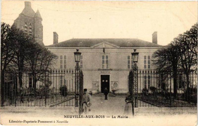 Carte postale ancienne Neuville-aux-Bois - La Mairie à Neuville-aux-Bois