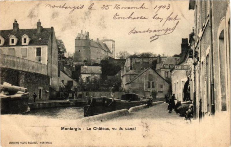 Carte postale ancienne Montargis - Le Chateau vu du canal à Montargis