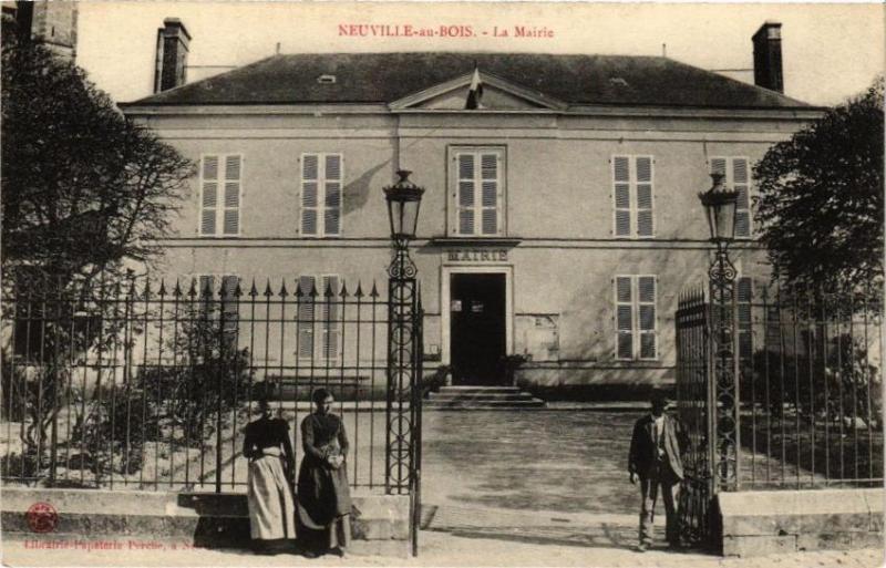 Carte postale ancienne Neuville-aux-Bois - La Mairie à Neuville-aux-Bois