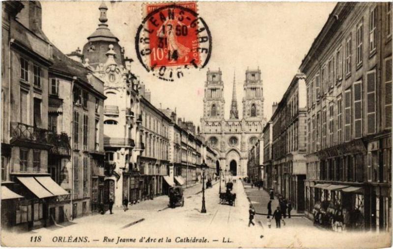 Carte postale ancienne Orleans - Rue de Jeanne d'Arc et la Cathédrale à Orléans