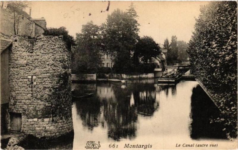 Carte postale ancienne Montargis - Le Canal (autre vue) à Montargis
