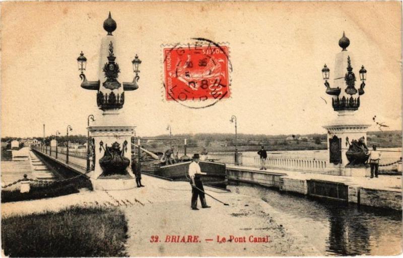Carte postale ancienne Briare - Le Pont Canal à Briare