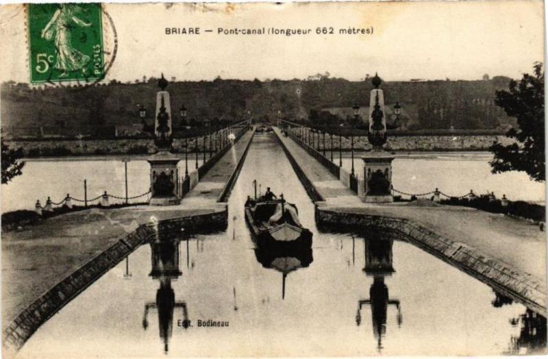Carte postale ancienne Briare - Le Pont - canal (longueur 662 metres) à Briare