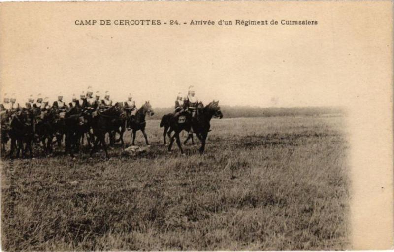 Carte postale ancienne Camp de Cercottes - Arrivée d'un Regiment de Cuirasserie à Cercottes