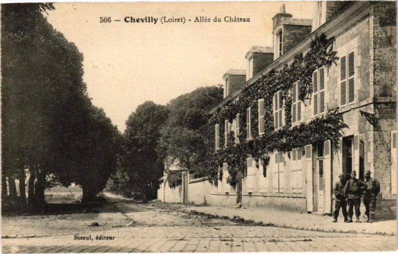 Carte postale ancienne Chevilly - Allée du Chateau à Chevilly