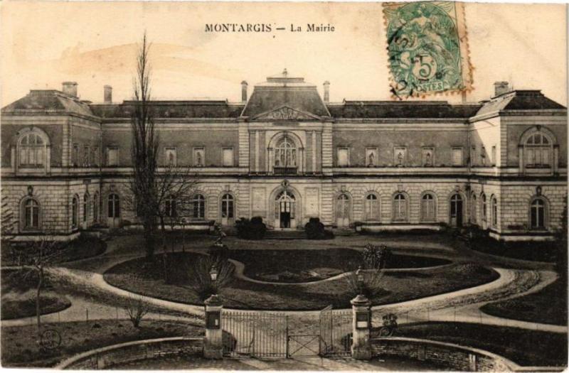 Carte postale ancienne Montargis - La Mairie à Montargis