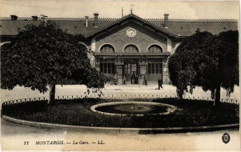 Carte postale ancienne Montargis - La Gare à Montargis