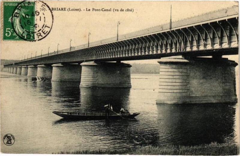 Carte postale ancienne Briare - Le Pont-Canal (vu de cote) à Briare