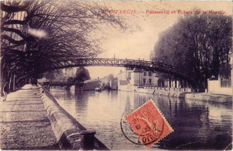 Carte postale ancienne Montargis - Passerelle et Ecluse de la Marolle à Montargis