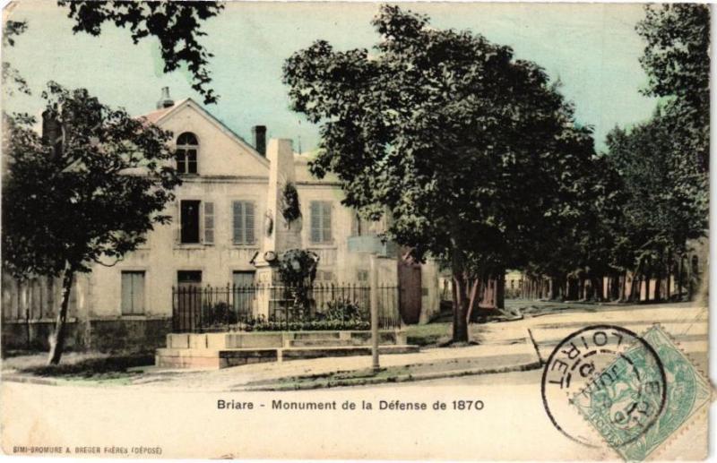 Carte postale ancienne Briare - Monument de la Defense de 1870 à Briare