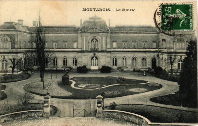 Carte postale ancienne Montargis - La Mairie à Montargis