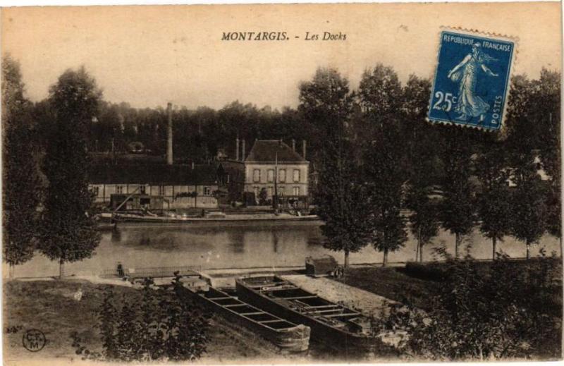 Carte postale ancienne Montargis - Les Docks à Montargis