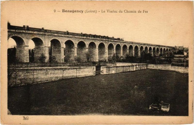Carte postale ancienne Beaugency-Le Viaduc du Chemin de Fer à Beaugency