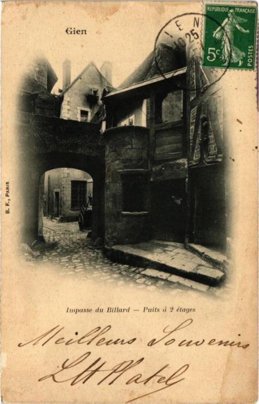 Carte postale ancienne Gien - Impasse du Billard à Gien