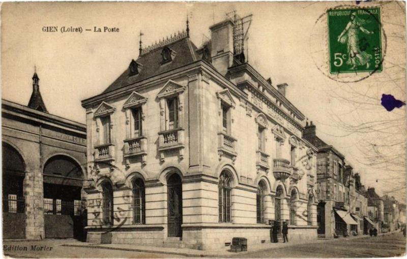 Carte postale ancienne Gien - La Poste à Gien