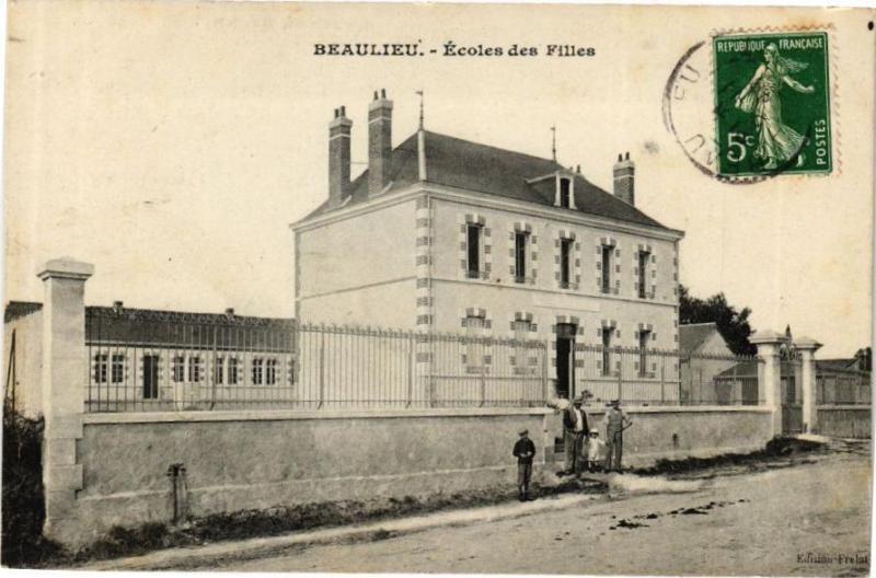 Carte postale ancienne Beaulieu - Ecoles des Filles