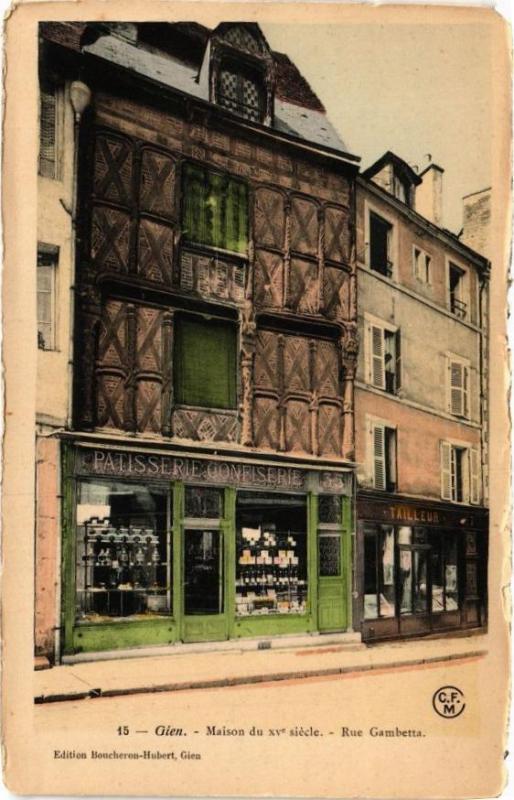 Carte postale ancienne Gien - Rue Gambetta à Gien