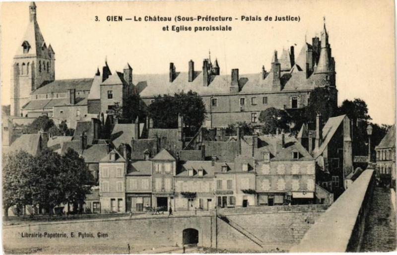 Carte postale ancienne Gien - Le Chateau à Gien
