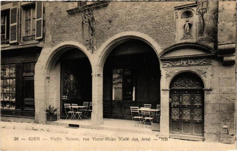 Carte postale ancienne Gien - Vieille Maison à Gien