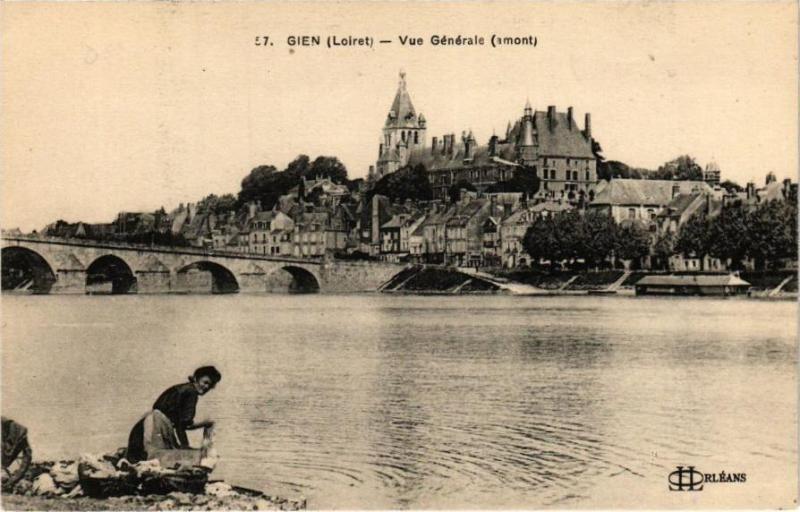 Carte postale ancienne Gien - Vue générale à Gien