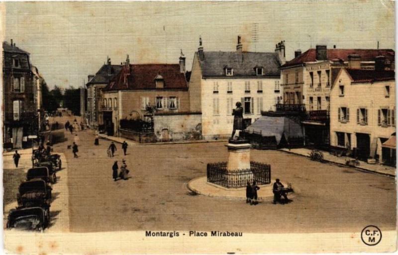 Carte postale ancienne Montargis - Place Mirebau à Montargis