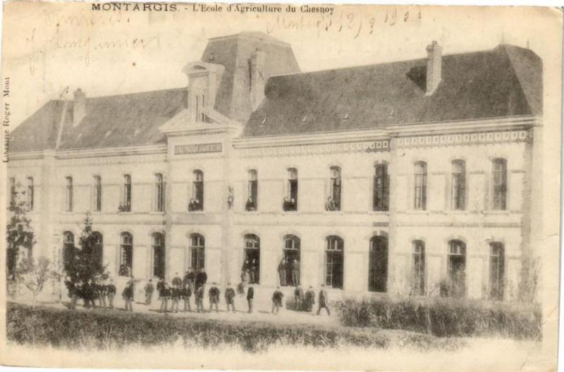 Carte postale ancienne Montargis - L'Ecole d'Argiculture du Chesnoy à Montargis