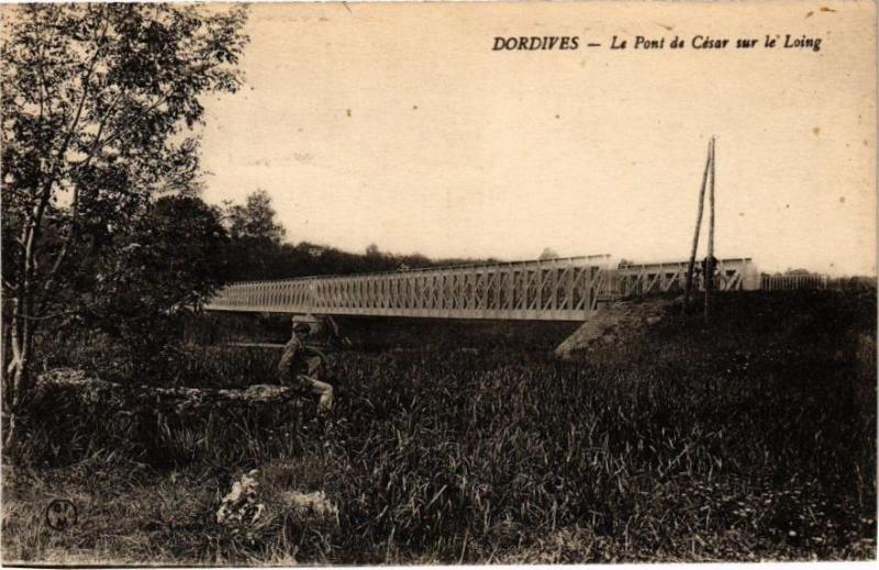 Carte postale ancienne Dordives-Le Pont de Cesar sur le Loing à Dordives