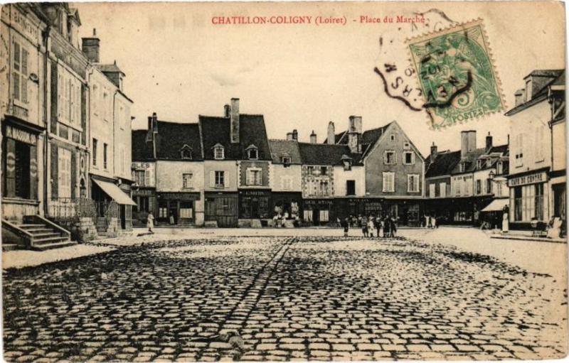 Carte postale ancienne Chatillon-Coligny - Place du Marché à Châtillon-Coligny