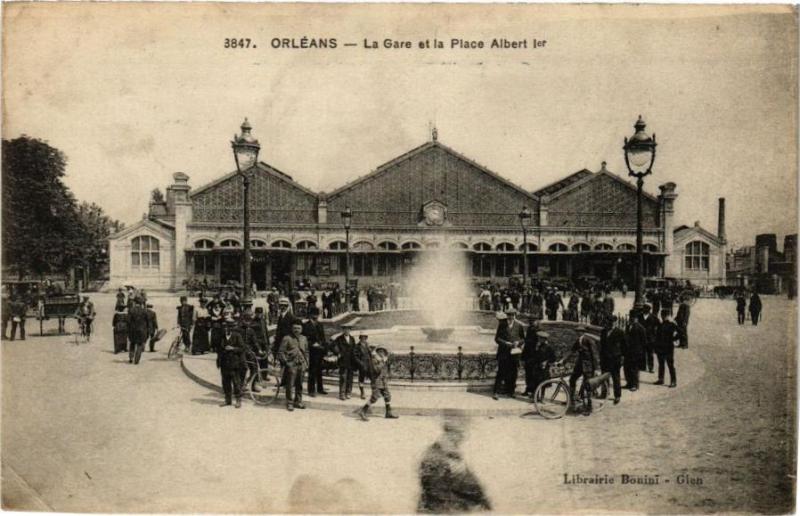 Carte postale ancienne Orleans-La Gare et la Place Albert
