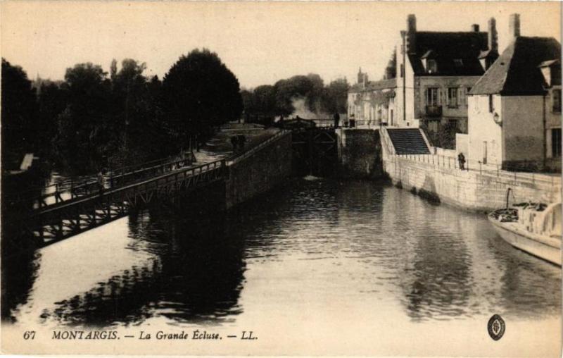 Carte postale ancienne Montargis - La Grande Ecluse à Montargis
